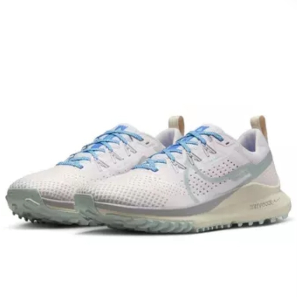 Nike Women's White and Blue Running Shoes